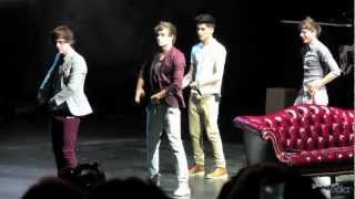 One Direction Does the Macarena Inbetweeners Dance American Accents  Twitter Questions HD [upl. by Reilly]