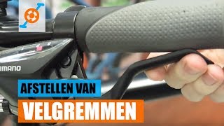 Fiets remmen afstellenaanspannen [upl. by Akital]