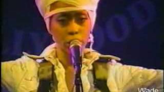 Erykah Badu  Ye Yo Live [upl. by Tlevesor]