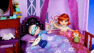 Barbie Frozen Family Evening Routine With Elsa amp Anna Toddlers  Playdate [upl. by Annaik]